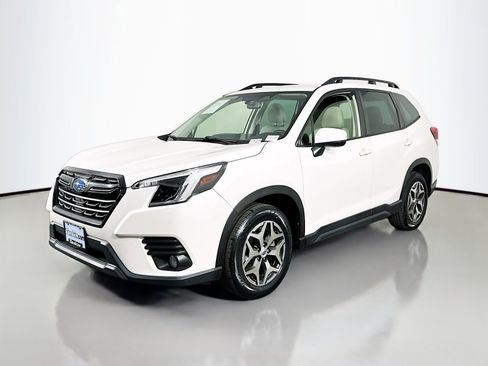 Used 2023 Subaru Forester Premium AWD/4WD image 3