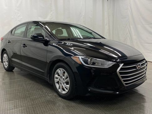 Used 2018 Hyundai Elantra SE w/ Winter Weather Package image 1