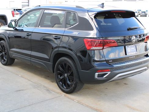 Certified 2022 Volkswagen Taos SE image 4