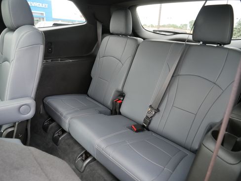 Used 2023 Buick Enclave Essence w/ Experience Buick Package AWD/4WD image 35
