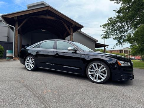 Used 2017 Audi S8 Plus AWD/4WD image 4