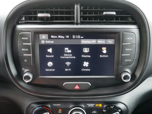 Certified 2025 Kia Soul LX w/ LX Technology Package FWD image 30