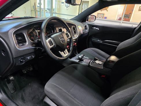 Used 2014 Dodge Charger SXT image 16