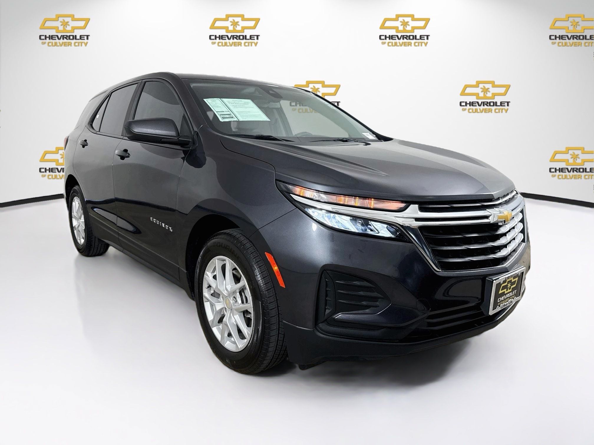 Used 2022 Chevrolet Equinox LS w/ LS Convenience Package FWD image 1