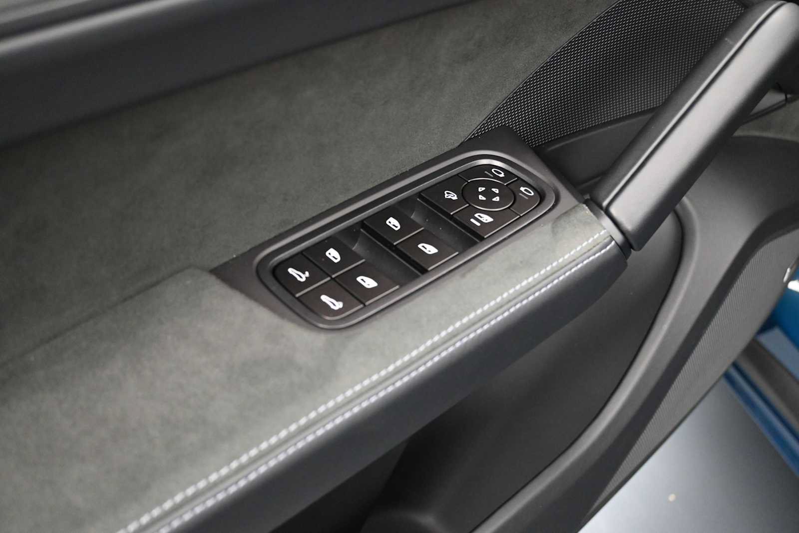 Certified 2026 Porsche Cayenne GTS AWD/4WD image 8