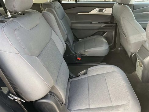 Certified 2025 Ford Explorer Active image 33