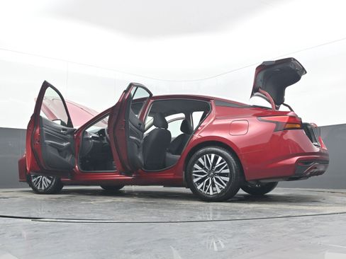 Used 2024 Nissan Altima 2.5 SV image 40