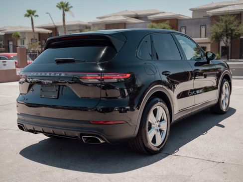 Used 2023 Porsche Cayenne AWD/4WD image 4