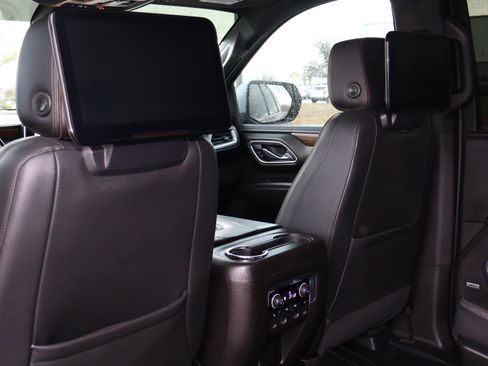 Used 2021 Chevrolet Suburban High Country AWD/4WD image 16