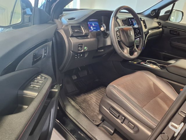 Certified 2025 Honda Passport Black Edition image 6