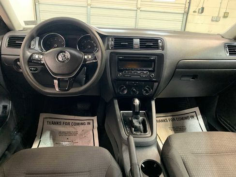 Used 2015 Volkswagen Jetta S image 4