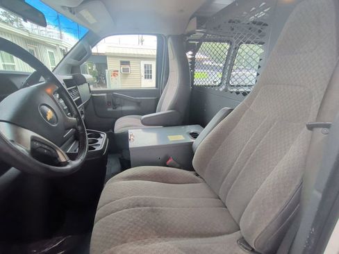 Used 2018 Chevrolet Express 2500 w/ Driver Convenience Package RWD image 14