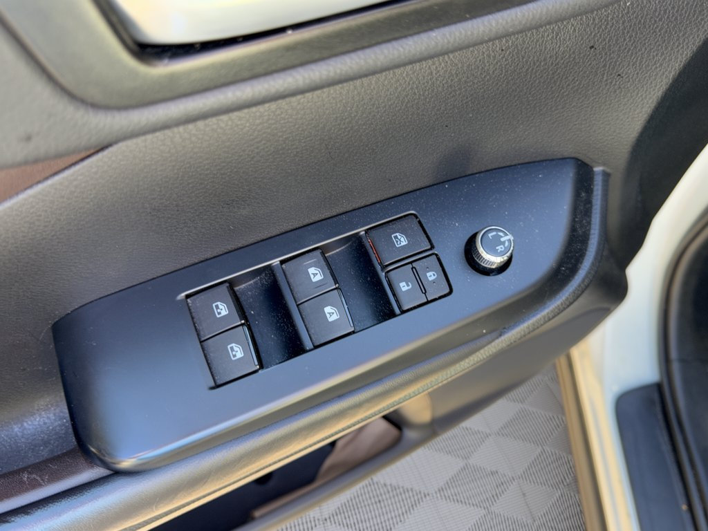 Used 2018 Toyota Highlander XLE AWD/4WD image 15
