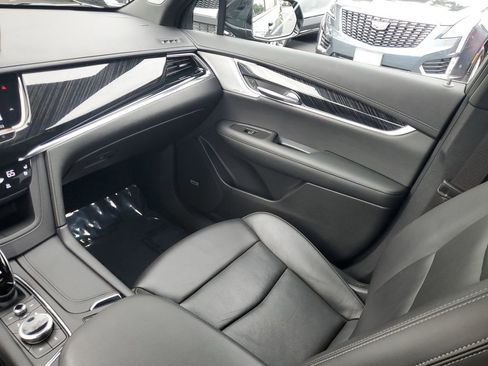 Used 2021 Cadillac XT6 Premium Luxury image 18