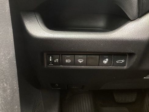 Used 2021 Toyota RAV4 XLE Premium AWD/4WD image 17
