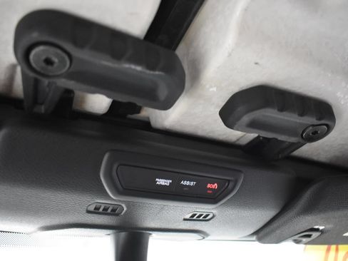 Used 2020 Jeep Wrangler Unlimited Sahara AWD/4WD image 31