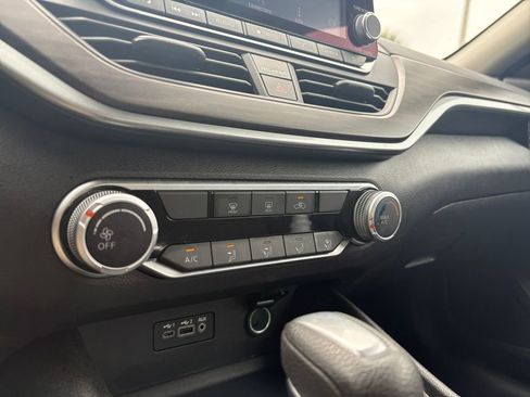 Used 2025 Nissan Altima 2.5 SV image 24