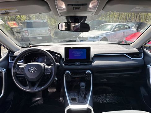 Used 2023 Toyota RAV4 LE AWD/4WD image 30