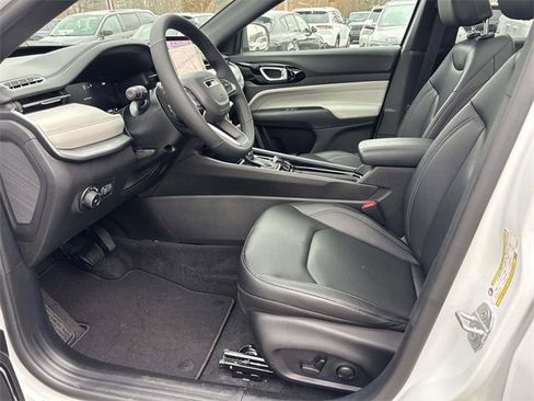 New 2026 Jeep Compass Limited image 8