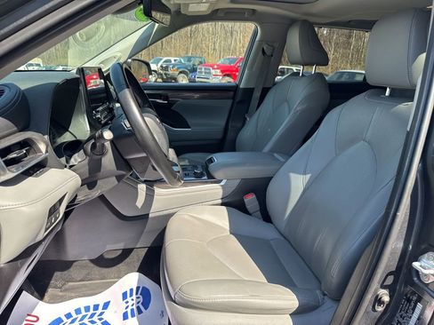 Used 2020 Toyota Highlander Limited image 14