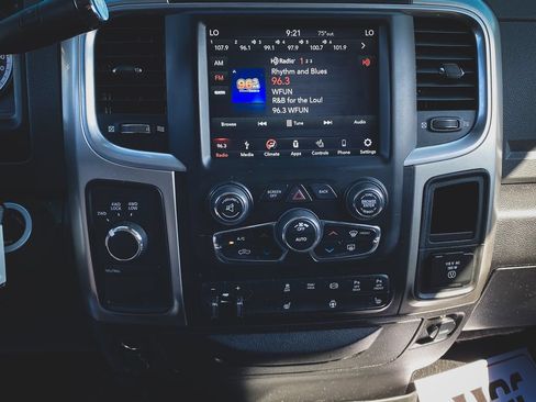 Used 2018 RAM 2500 Big Horn AWD/4WD image 18