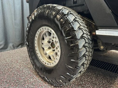 Used 2017 Jeep Wrangler Unlimited Rubicon AWD/4WD image 30