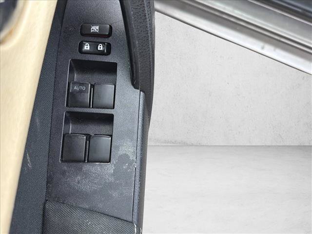 Used 2018 Toyota Corolla LE w/ Carpet Mat Package (TMS) FWD image 11