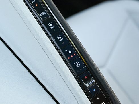 Used 2021 Chevrolet Corvette Stingray Preferred Cpe w/ Engine Appearance Package image 35