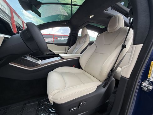 Used 2023 Tesla Model X image 10