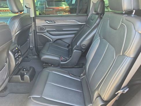 Used 2022 Jeep Grand Cherokee L Limited w/ Luxury Tech Group II AWD/4WD image 13