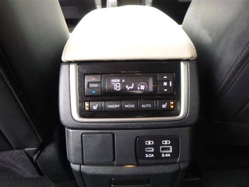 Used 2024 Subaru Ascent Limited image 21