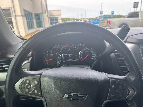 Used 2020 Chevrolet Suburban LT w/ Luxury Package RWD image 22