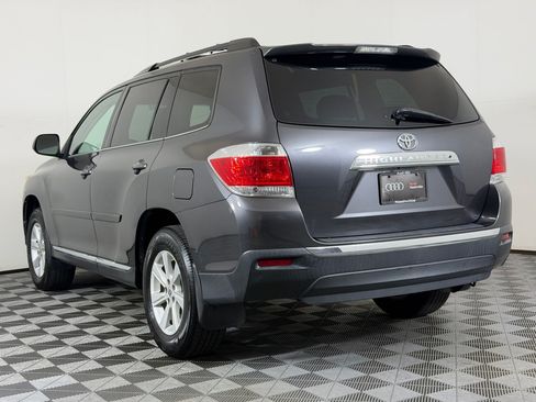 Used 2013 Toyota Highlander SE FWD image 3