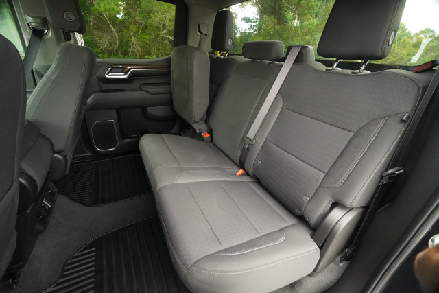 Used 2022 Chevrolet Silverado 1500 LT AWD/4WD image 29