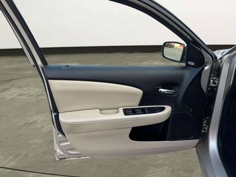 Used 2013 Chrysler 200 Limited FWD image 33