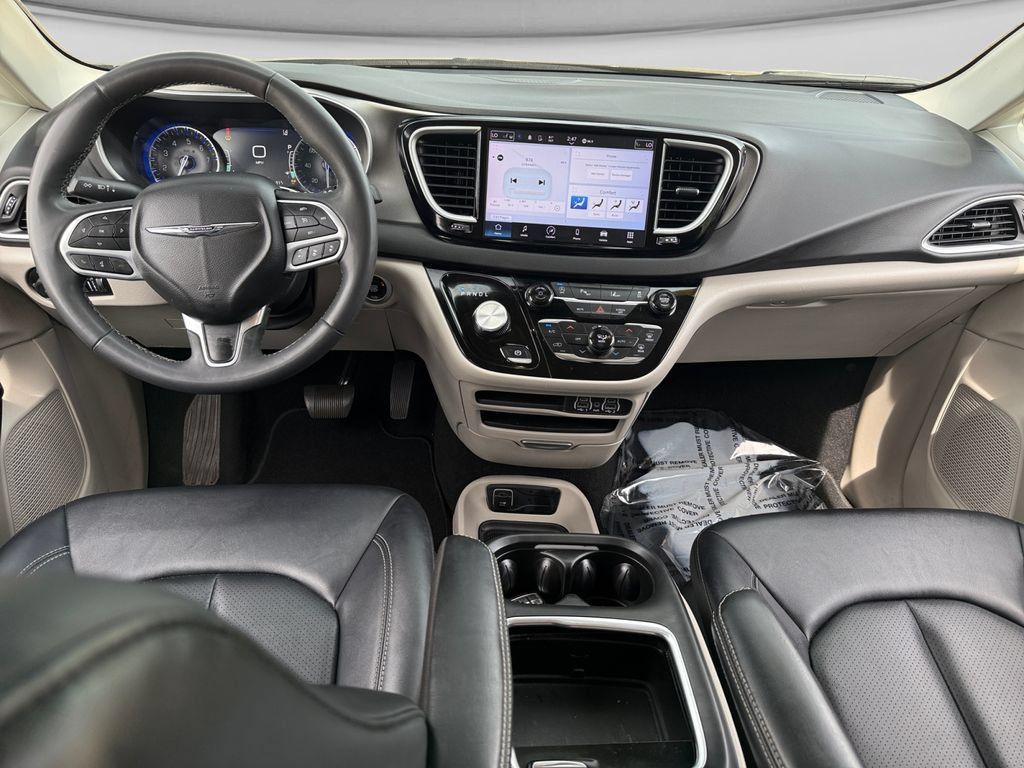 Used 2024 Chrysler Pacifica Touring-L FWD image 21