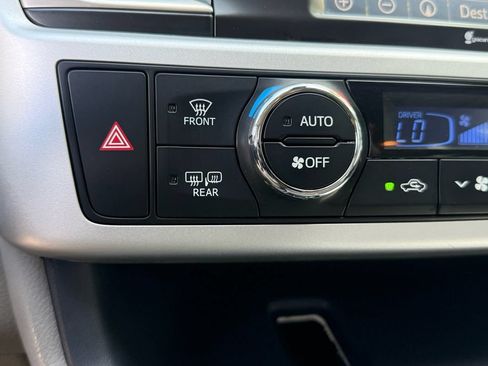 Used 2019 Toyota Highlander XLE FWD image 24