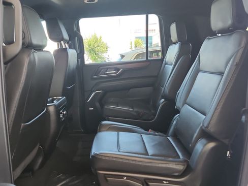 Used 2025 GMC Yukon XL Denali AWD/4WD image 24