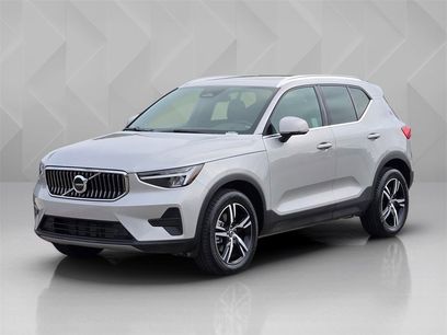 Used 2025 Volvo XC40 B5 Core
