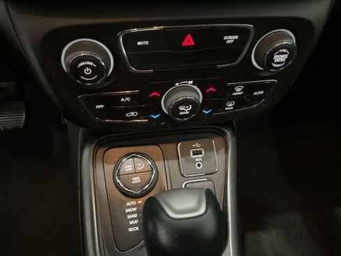 Used 2018 Jeep Compass Trailhawk image 15