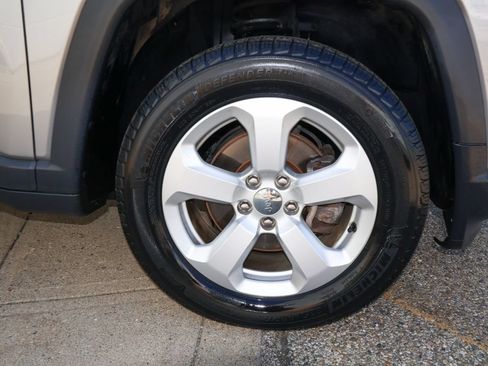 Used 2018 Jeep Compass Latitude w/ Popular Equipment Group AWD/4WD image 9