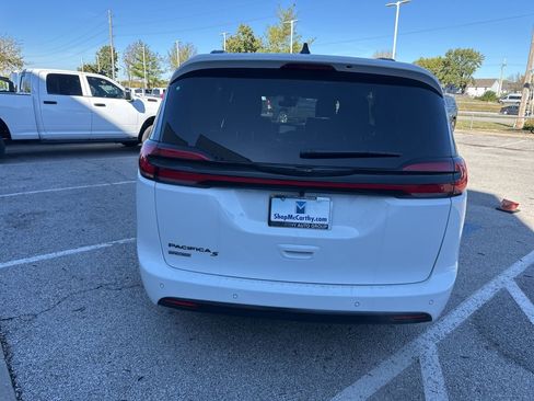 New 2026 Chrysler Pacifica Select image 27