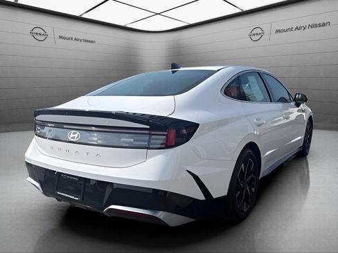 Used 2025 Hyundai Sonata SEL FWD image 4