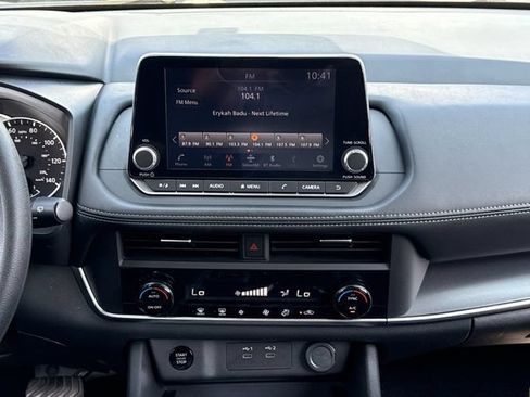 Used 2024 Nissan Rogue SV FWD image 4