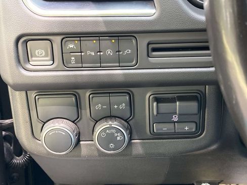 Used 2021 Chevrolet Tahoe LT w/ LT Signature Package RWD image 19