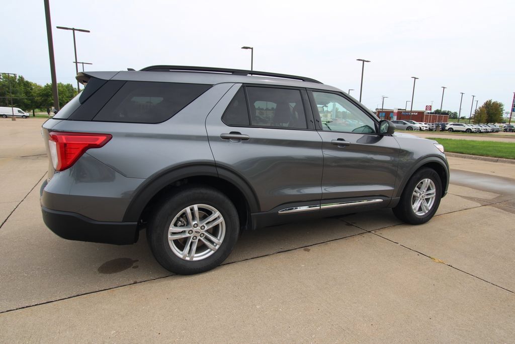 Used 2022 Ford Explorer XLT w/ Equipment Group 202A AWD/4WD image 5