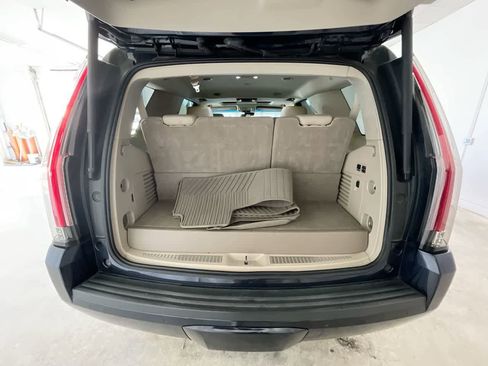 Used 2019 Cadillac Escalade Premium Luxury image 25