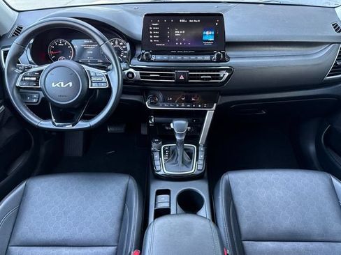 Certified 2023 Kia Seltos SX w/ SX Sunroof Package AWD/4WD image 18