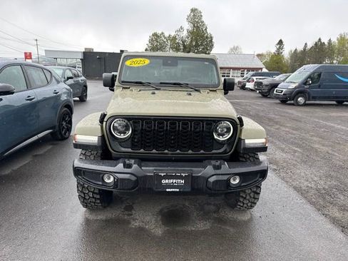 Used 2025 Jeep Gladiator Sport AWD/4WD image 6