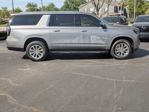 New 2026 Chevrolet Suburban Premier w/ Sun And Tow Package AWD/4WD image 9